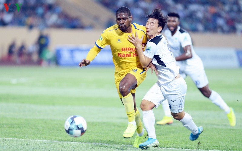 ha noi fc thang lon o qbv 2019 va dau hoi ve tham vong cua hagl hinh 2