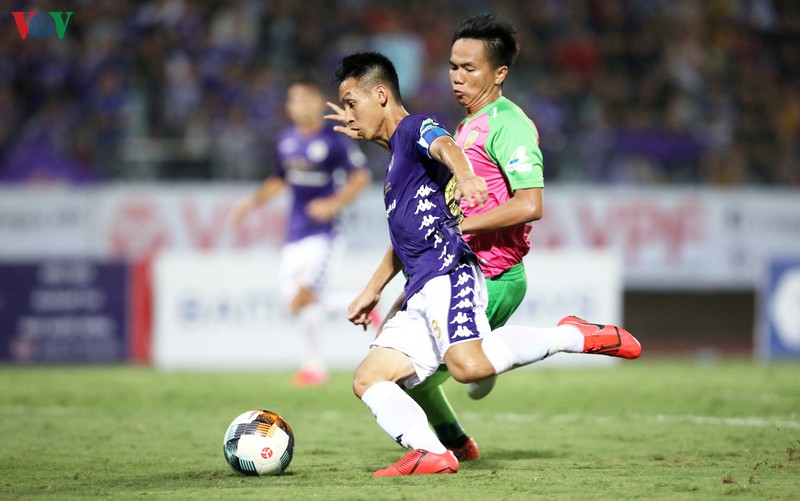 "quang hai hoa messi" khi duoc nguoi dep tiep lua tren khan dai hinh 10