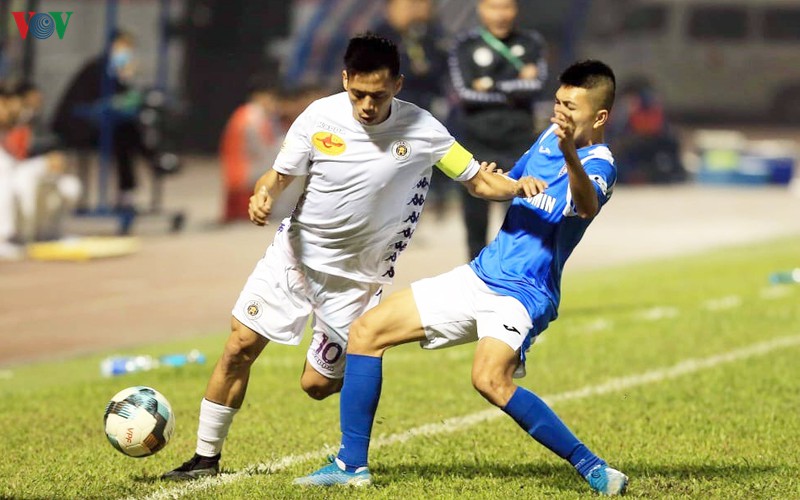 goc nhin: hagl gap ha noi fc sai thoi diem, kho ca khuc khai hoan hinh 1