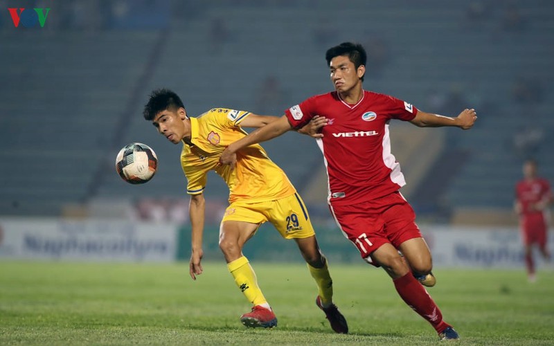 vong 4 v-league 2020: dai chien o hang day hinh 1