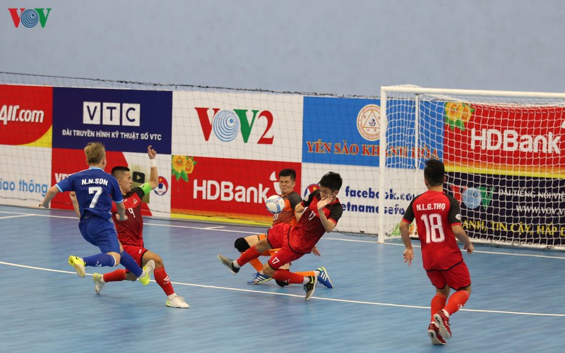 giai futsal hdbank vdqg 2020: sahako thang de cao bang hinh 1