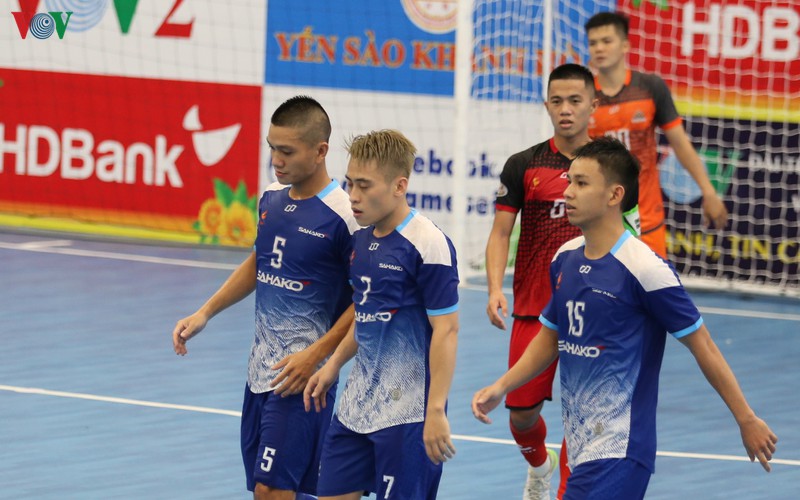 giai futsal hdbank vdqg 2020: sahako thang de cao bang hinh 2