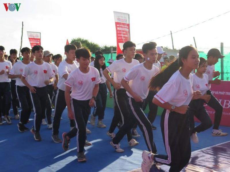 ly son marathon - duong chay khang dinh chu quyen hinh 12