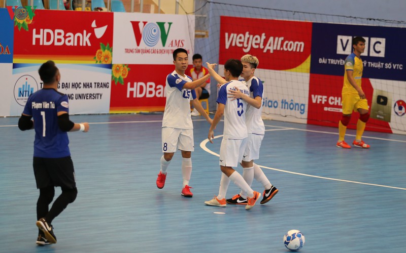 giai futsal hdbank vdqg 2020: ss.kh chat vat gianh diem truoc tsb hinh 2