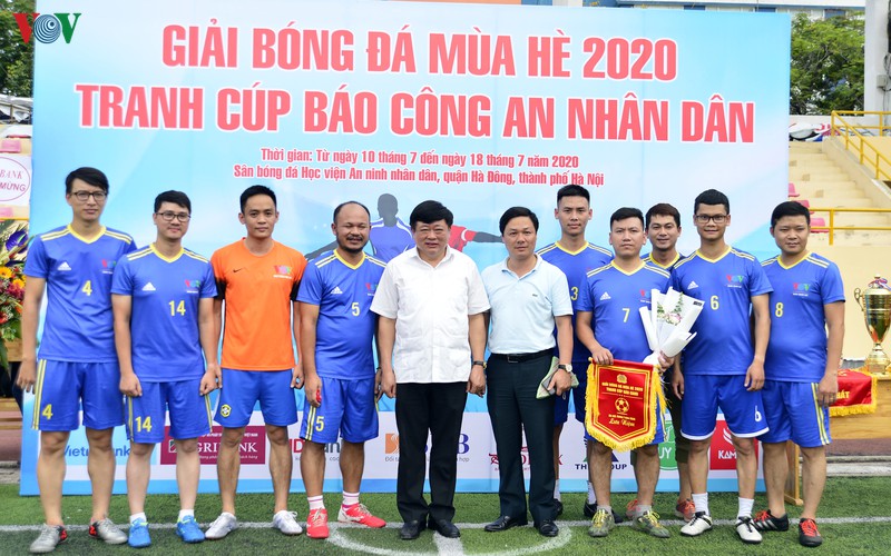 khai mac giai bong da mua he 2020 tranh cup bao cand hinh 3