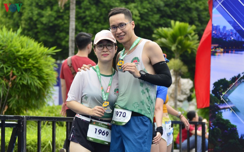 nguyen thi oanh va hong le "vo doi" o giai tay ho half marathon 2020 hinh 12