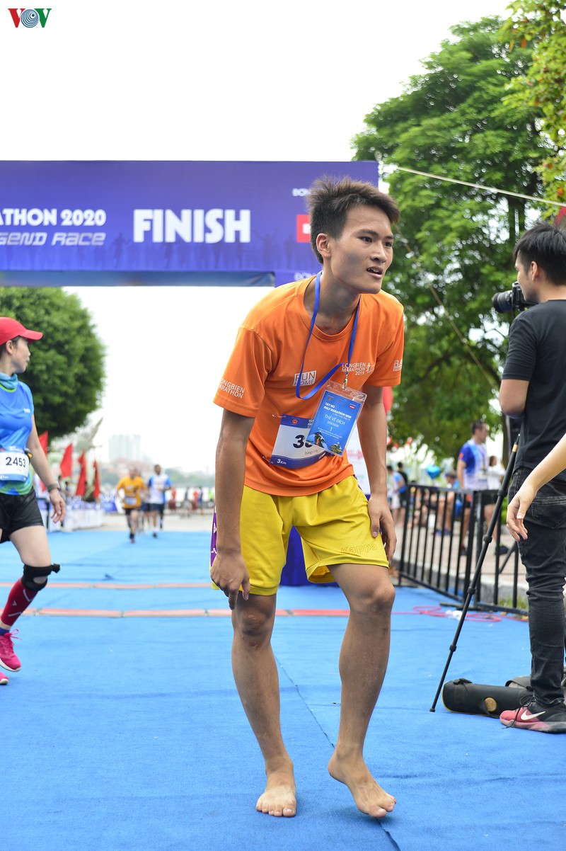 nguyen thi oanh va hong le "vo doi" o giai tay ho half marathon 2020 hinh 6