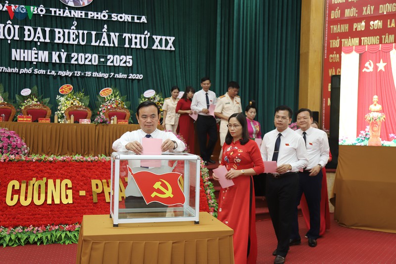 ong ha trung chien tai dac cu bi thu thanh pho son la  hinh 1