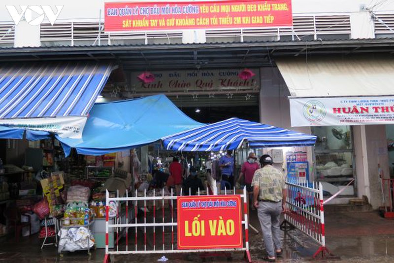 da nang trong ngay dau tien nguoi dan di cho dung the de ngua covid-19 hinh 7