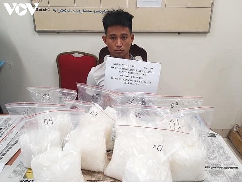 doi tuong mang ba lo chua 10kg ma tuy da bi bat tai ha noi hinh 1