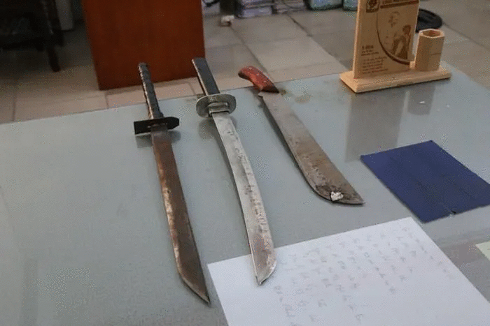 Hung khí nhóm của Lộc mang theo đang bị công an tịch thu. (Ảnh: CACC)
