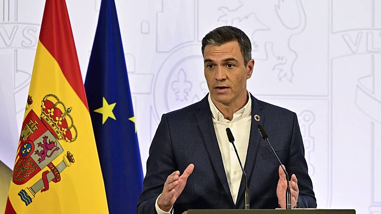 The Spanish Prime Minister will visit China next month.