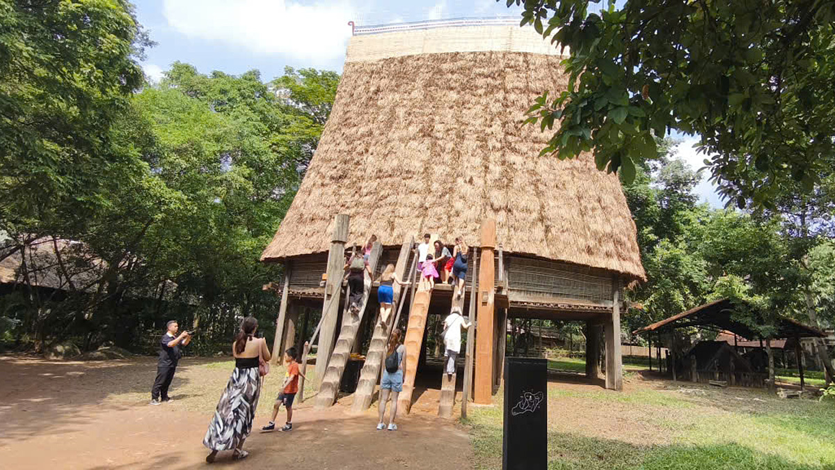 Bảo tồn không gian nhà Rông truyền thống tại bảo tàng Dân tộc học Việt Nam