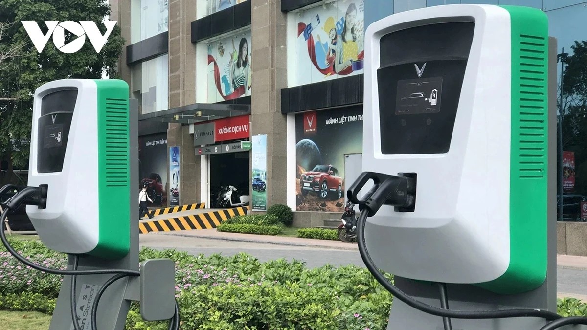 Xe điện gia tăng đột biến, làm sao đáp ứng nhu cầu sạc điện của người dân?