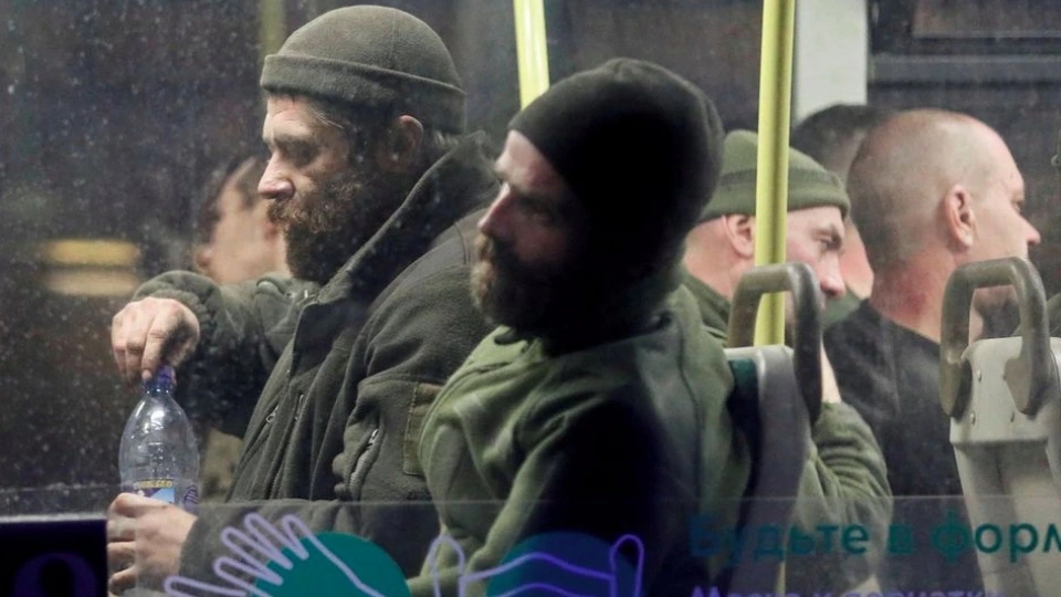 binh si Ukraine bi Nga bat lam tu binh o Azovstal -reu.jpg