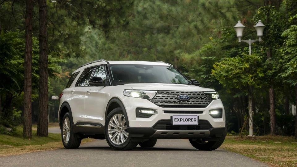ford_explorer_ngoai_that_14.jpg