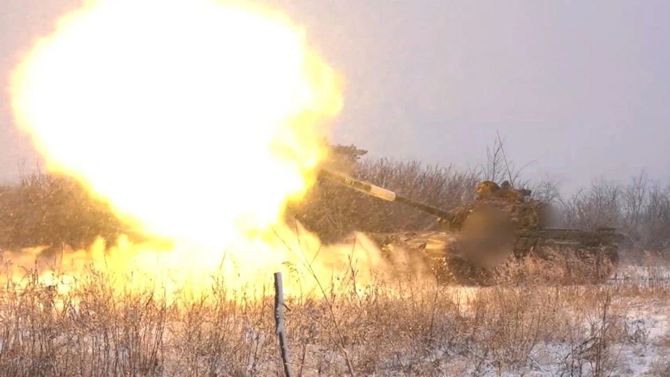 xe tang Nga T-72 Nga na phao, xung dot Ukraine -bo quoc fong Nga.jpg