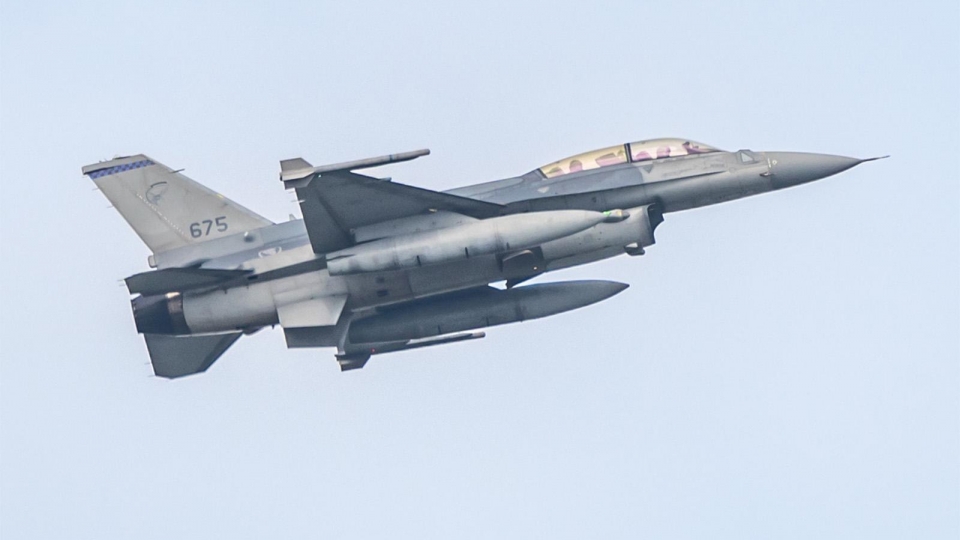 tiem kich F-16D plus cua khong quan singapore -shownews.jpg