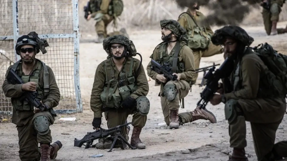 linh Israel gan bien gioi Gaza ngay 15-10-2023 -anadolu.jpg