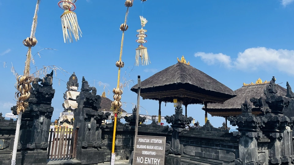 cac_hoat_dong_vui_choi_giai_tri_tren_hon_dao_du_lich_bali_se_bi_dung_lai-vov.jpg