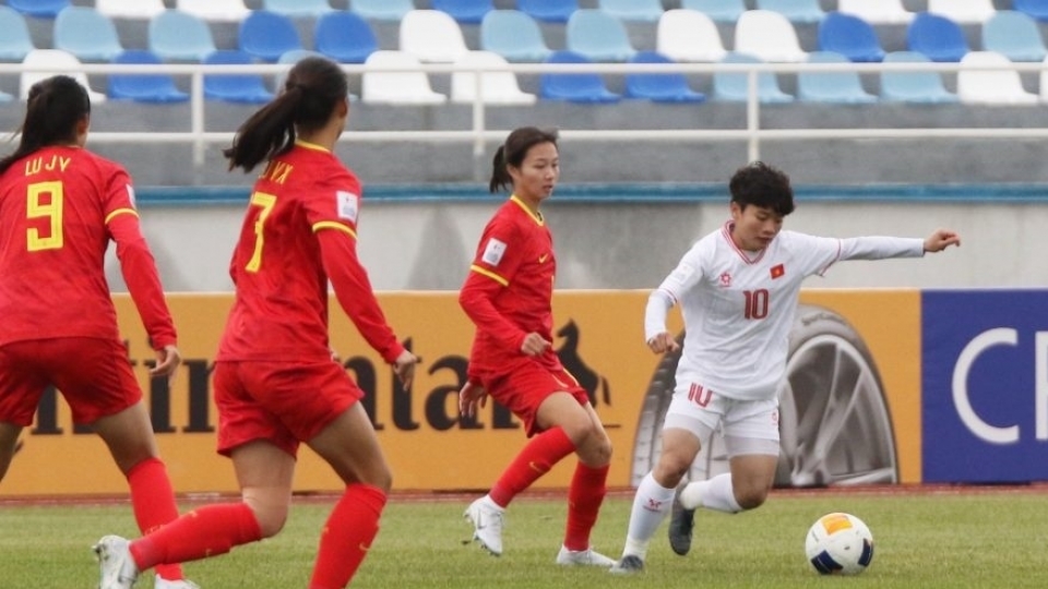 ngoc Minh Chuyen scores the only goal for Vientam.jpg