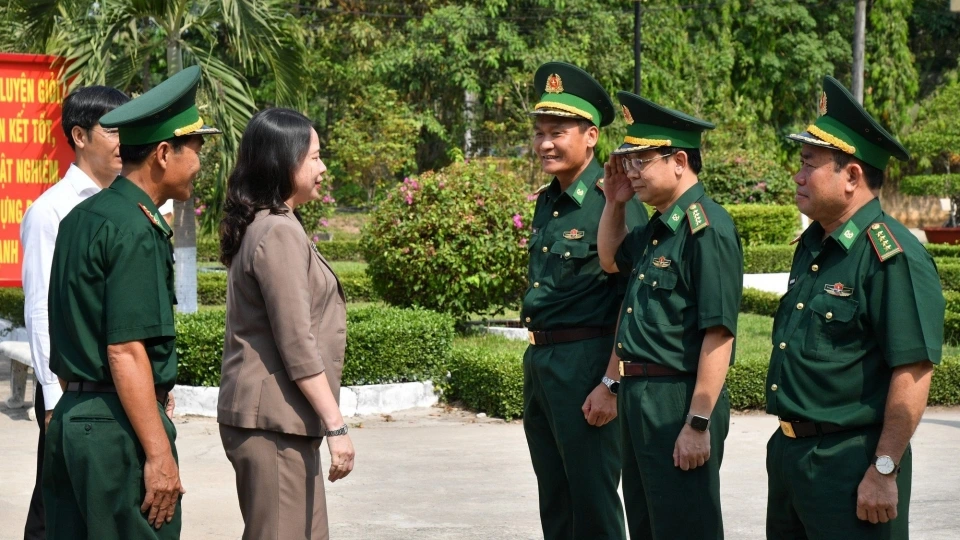 quyen_chu_tich_nuoc_vo_thi_anh_xuan_tham_don_bien_phong_cua_khau_xa_mat_anh_l.quan_.jpg