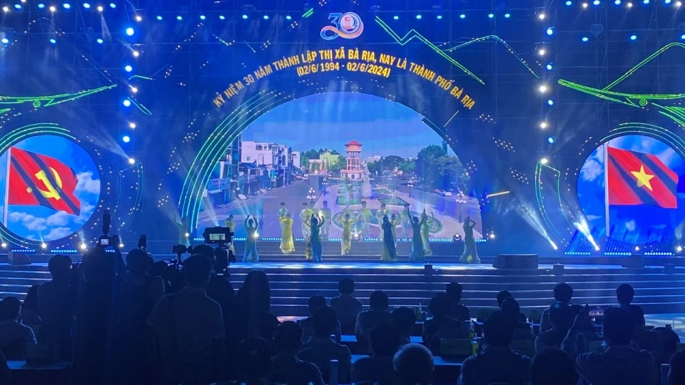 thanh_pho_ba_ria_ky_niem_30_nam_thanh_lap_va_don_nhan_huan_chuong_lao_dong_hang_nhat_anh_luu_son.jpg