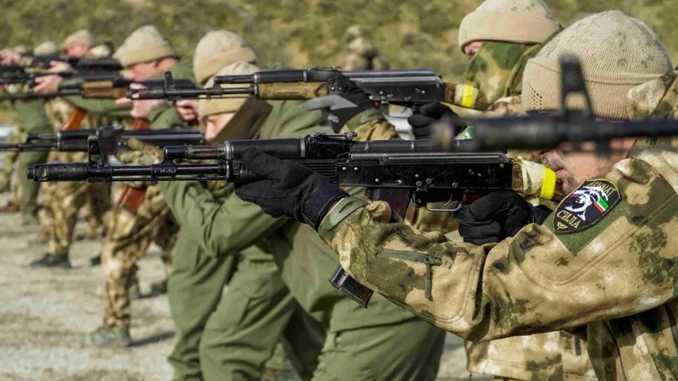 linh Akhmat, linh Chechnya dac nhiem (linh Nga) -novayagazeta.jpg