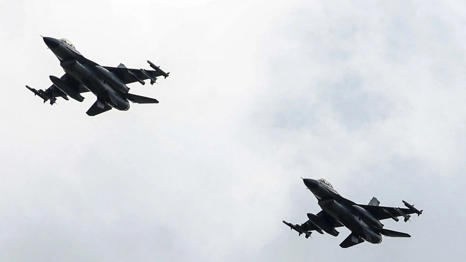 may bay tiem kich F-16 cua khong quan Ukraine -reu.jpg
