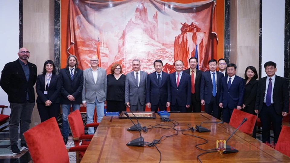 tang_cuong_hop_tac_voi_cac_co_quan_thuc_thi_phap_luat_tay_ban_nha_chlb_duc_1.jpg