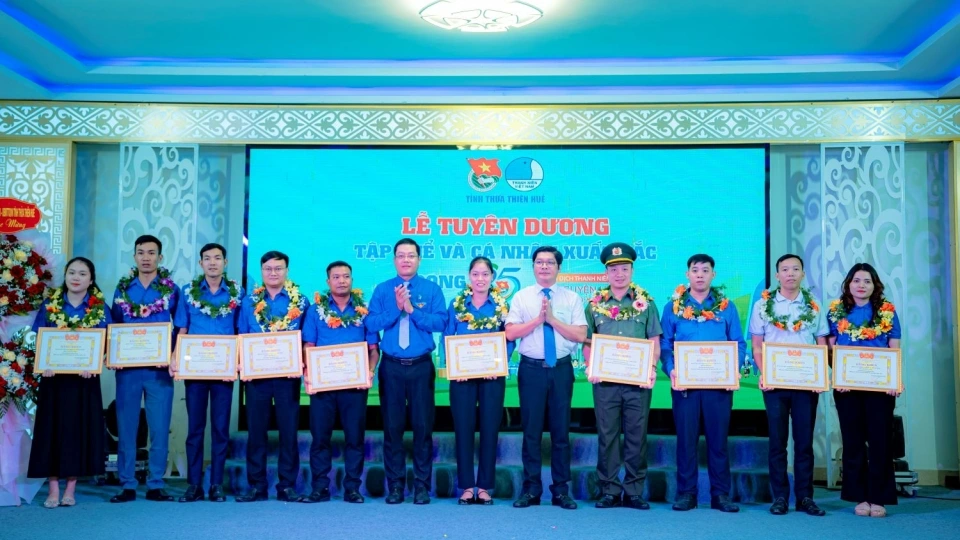 tuyen_duong_11_tap_the_va_17_ca_nhan.jpg