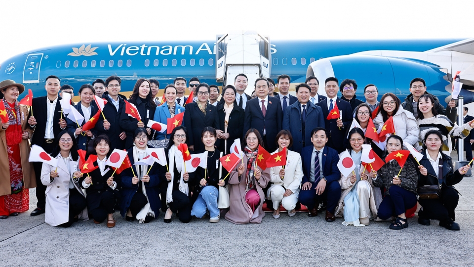 7-12_ctqh_ket_thuc_chuyen_tham.jpg