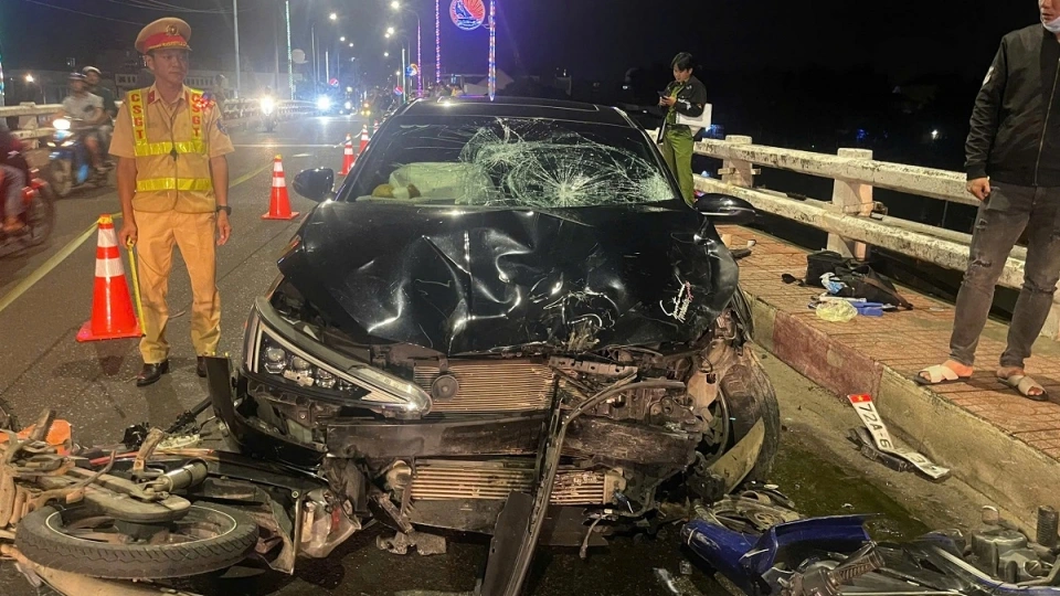 Hiện trường vụ tai nạn giao thông trên cầu Tân Lý.jpg