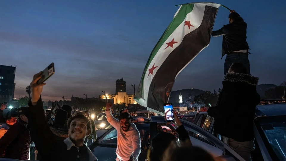 dan Syria ung ho phe doi lap Syria tai trung tam thu do Damascus sau khi chinh phu Assad sup do -nytimes.jpg
