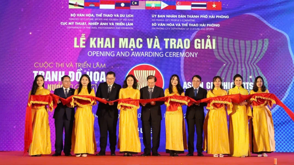 le_trao_giai_cuoc_thi_va_trien_lam_tranh_do_hoa_cac_nuoc_asean_lan_thu_4_-_viet_nam_2024.jpg