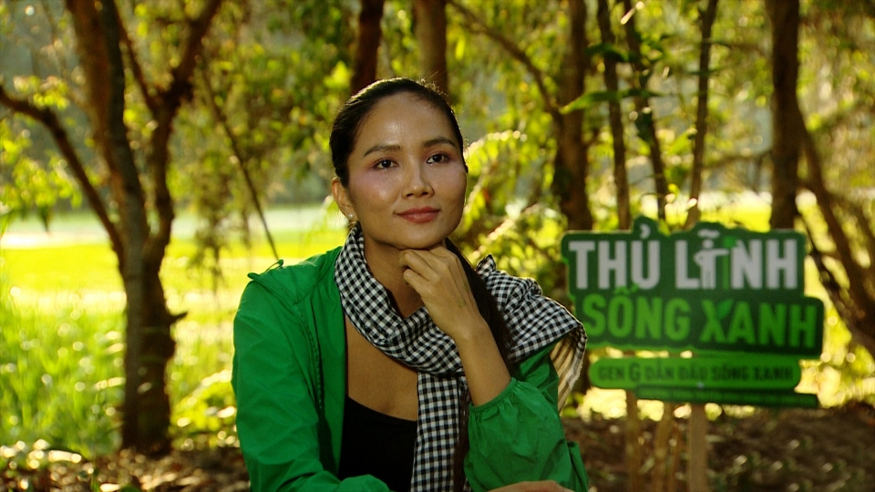 ban_sao_cua_thu_linh_song_xanh.01_13_02_21.still028.jpg