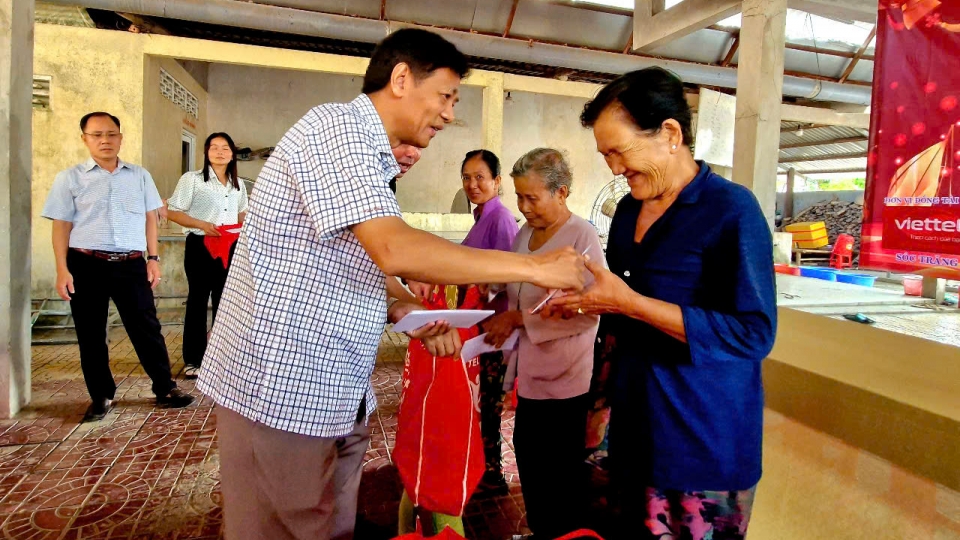 dong_bao_khmer_co_hoan_canh_kho_khan_duoc_cham_lo_don_tet_1.jpg