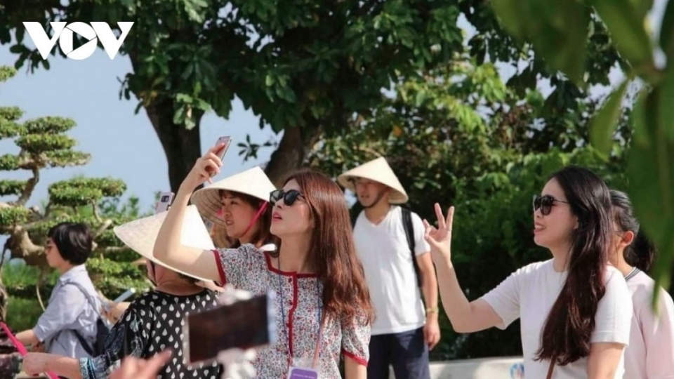 foreign tourists.jpg