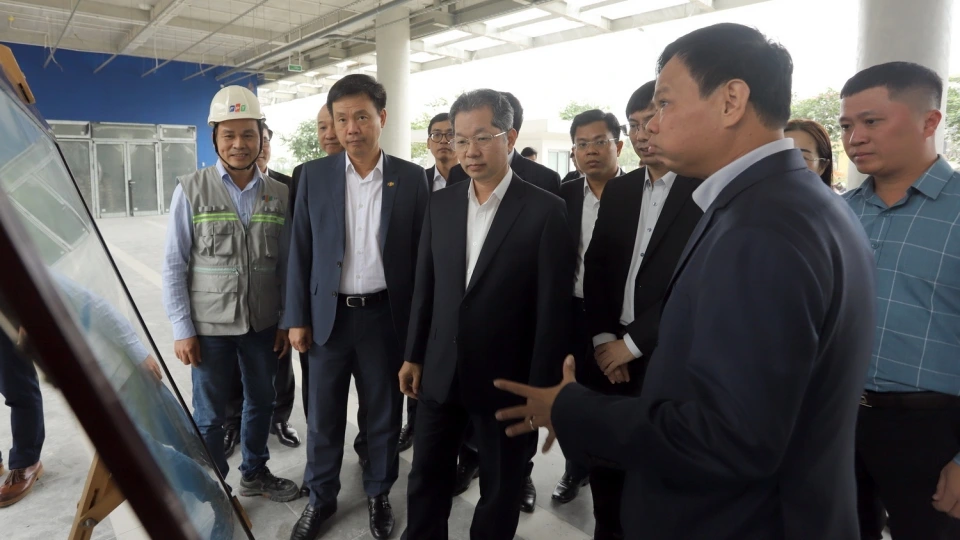 lanh_dao_thanh_pho_da_nang_tham_quan_cong_trinh_truong_hy_vong_doan_1_cua_fpt_tai_quan_ngu_hanh_son.jpg