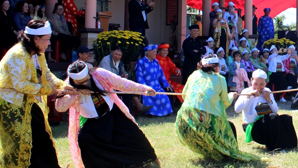 ai_nay_deu_phan_khoi_ky_vong_vao_mot_nam_moi_lao_dong_san_xuat_gat_hai_nhieu_thanh_cong.jpg