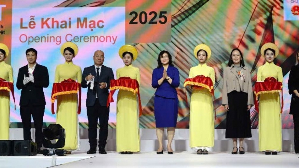 ba_phan_thi_thang_thu_truong_bo_cong_thuong_cat_bang_khai_mac_20250226125903.jpg