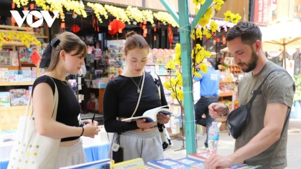 hcm city book street.jpg