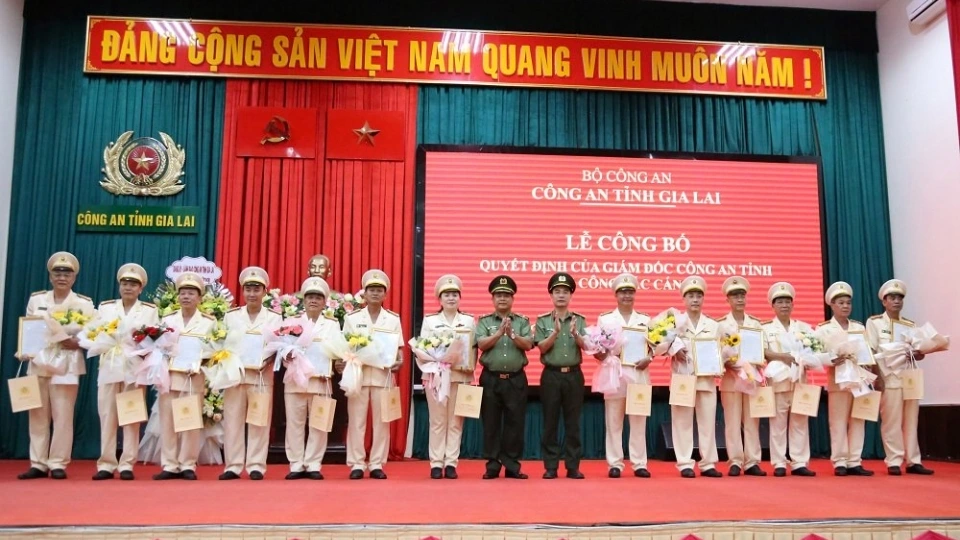lanh_dao_cac_phong_nghiep_vu_va_cong_an_huyen_tai_tinh_gia_lai_nghi_huu_dot_nay._anh_cong_an_tinh_gia_lai.jpg