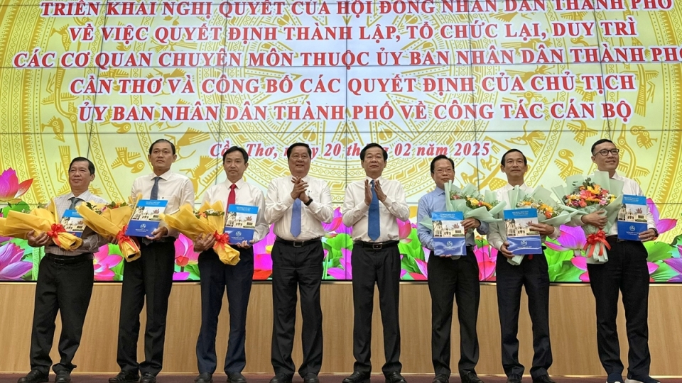 vov_lanh_dao_can_tho_5.jpg