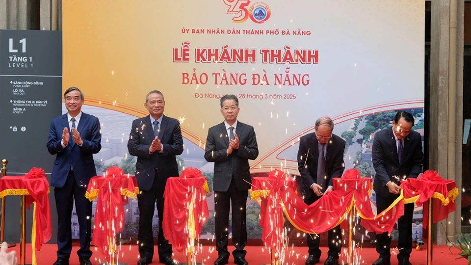 Lễ cắt băng khánh thành bảo tàng.jpg