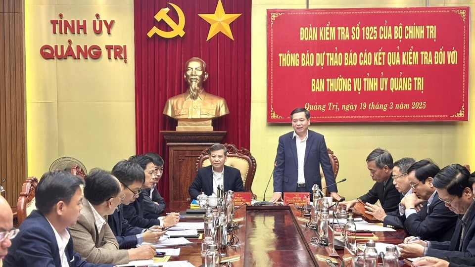 Quang cảnh buổi làm việc.jpg
