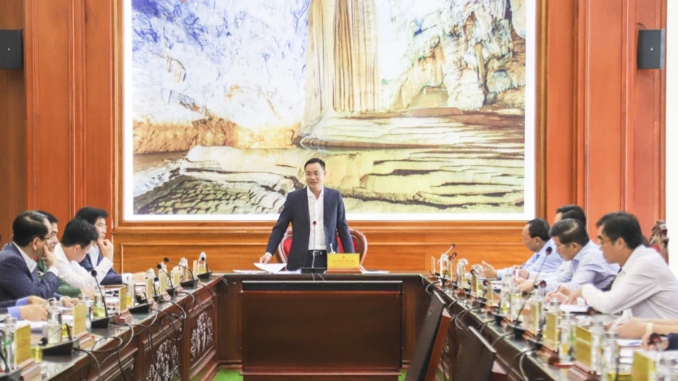bi_thu_tinh_uy_quang_binh_le_ngoc_quang_neu_mot_so_nhiem_vu_trong_tam_thuc_hien_nghi_quyet_57_cua_bo_chinh_tri.jpg