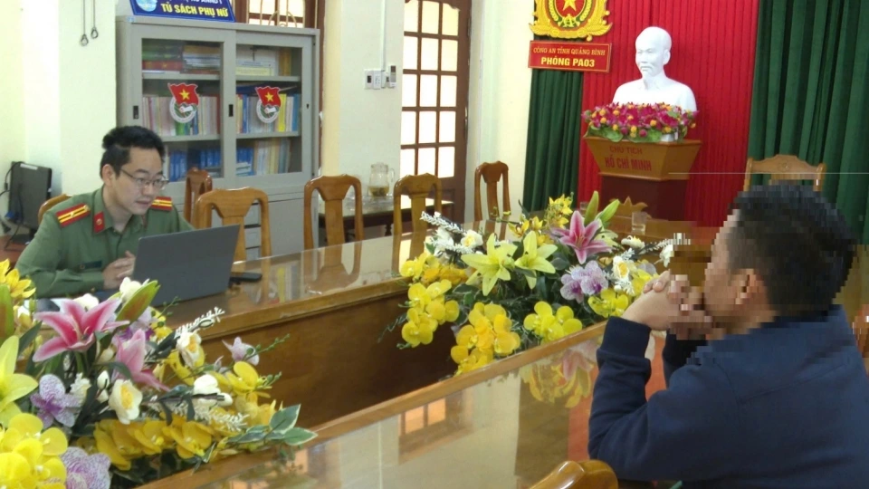 co_quan_cong_an_lam_viec_voi_nguoi_dang_tai_thong_tin_sai_su_that.jpg