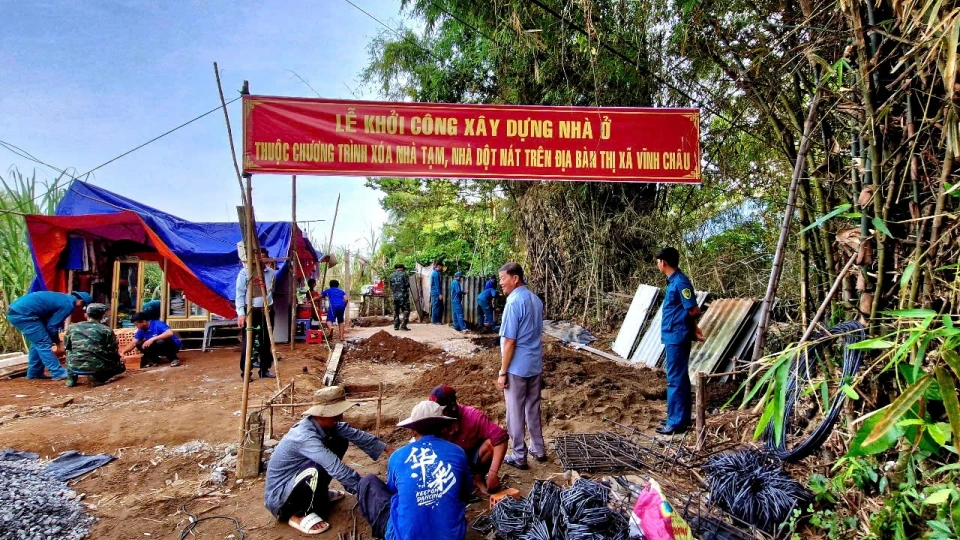 cong_tac_xoa_nha_tam_nha_dot_nat_dang_duoc_tinh_soc_trang_day_nhanh_tien_do.jpg