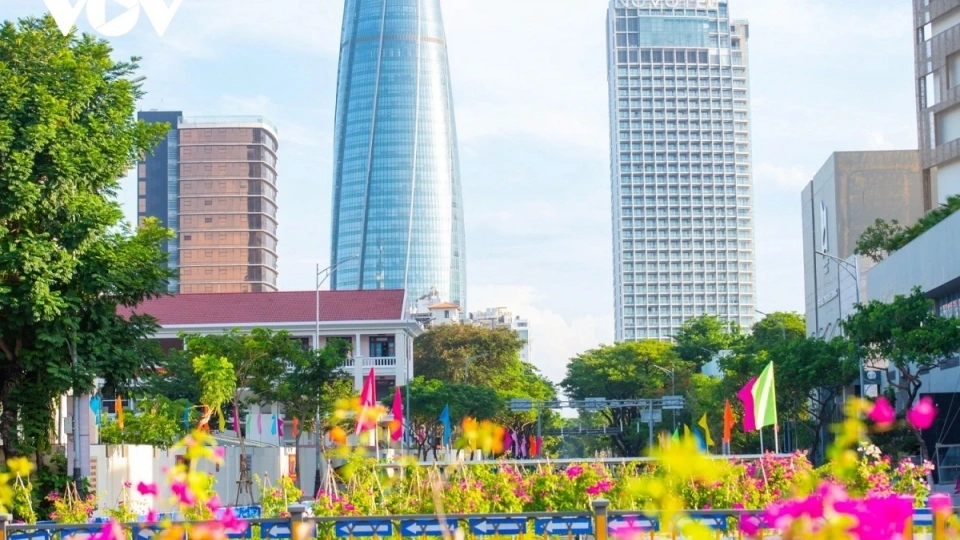 da_nang_lung_linh_sac_mau_mung_ky_niem_50_nam_ngay_giai_phong._anh_nguyen_trinh.jpg